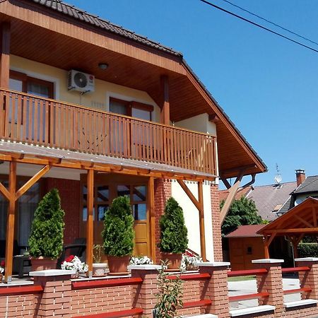 Marina-Buek Apartmanhaz Bagian luar foto