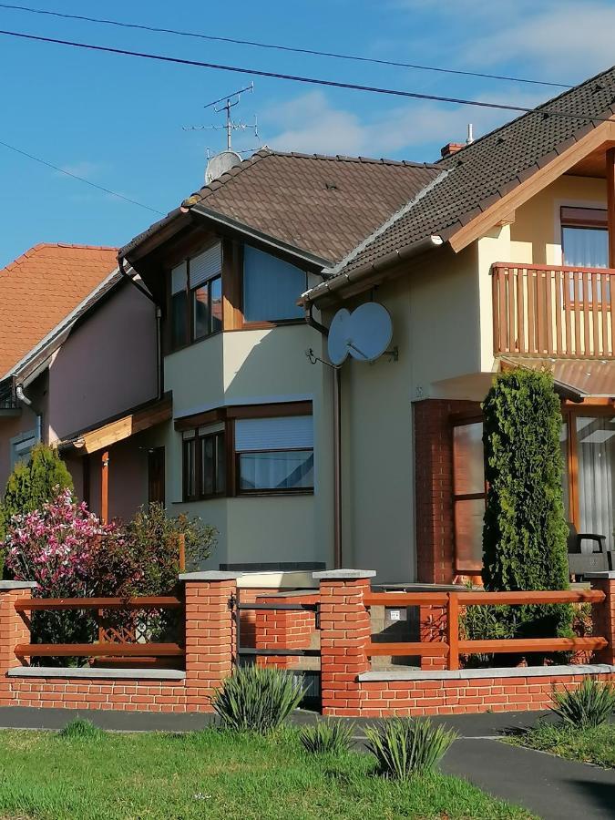 Marina-Buek Apartmanhaz Bagian luar foto