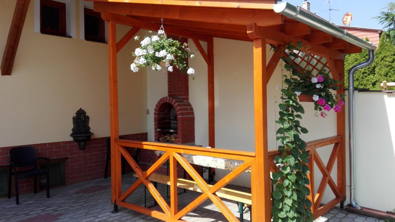 Marina-Buek Apartmanhaz Bagian luar foto